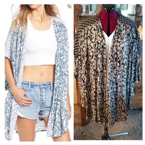 🌙 Amuse Society Floral Knit Kimono Cover Up Cardigan Black / White